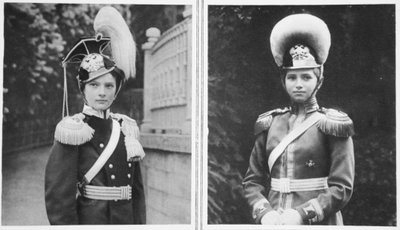 Colonel en chef des uhlans russes : La Grande-Duchesse Tatiana et Colonel en chef des grenadiers à cheval russes : La Grande-Duchesse Marie, de The Illustrated War News - Russian Photographer